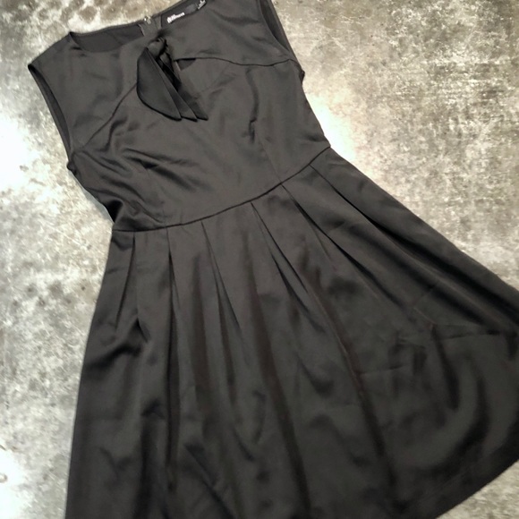 Modcloth Dresses & Skirts - MODCLOTH Black Dear Creatures Keyhole Bow Dress